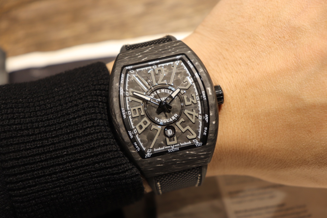 Franck Muller Barrel Automatic Mechanical Watch – Carbon Fiber Franck Muller Barrel Automatic Mechanical Watch – Carbon Fiber