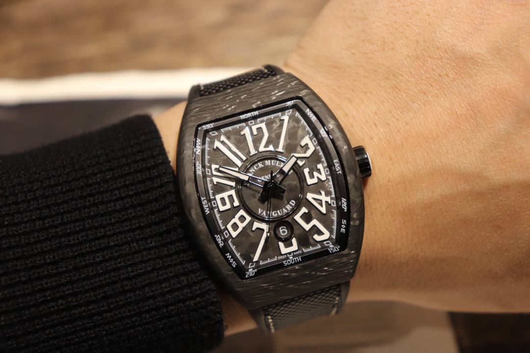 Franck Muller Barrel Automatic Mechanical Watch – Carbon Fiber Franck Muller Barrel Automatic Mechanical Watch – Carbon Fiber