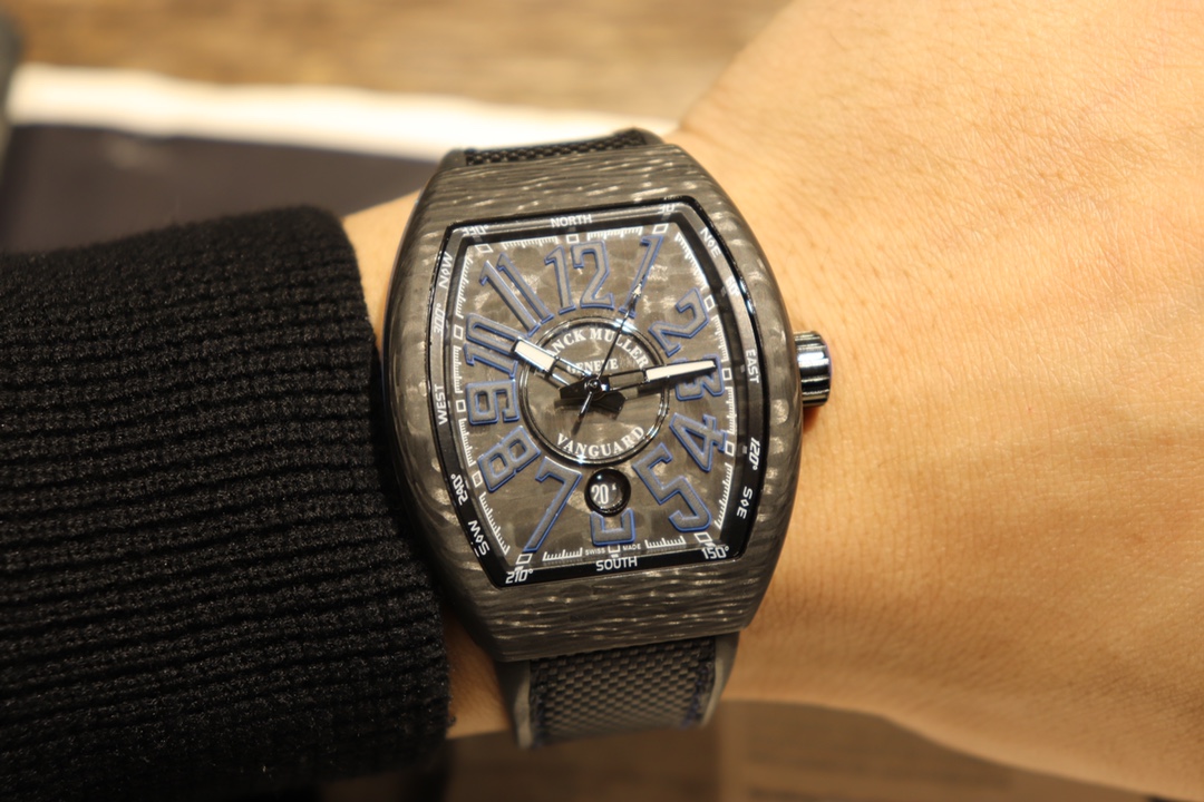 Franck Muller Barrel Automatic Mechanical Watch – Carbon Fiber Franck Muller Barrel Automatic Mechanical Watch – Carbon Fiber