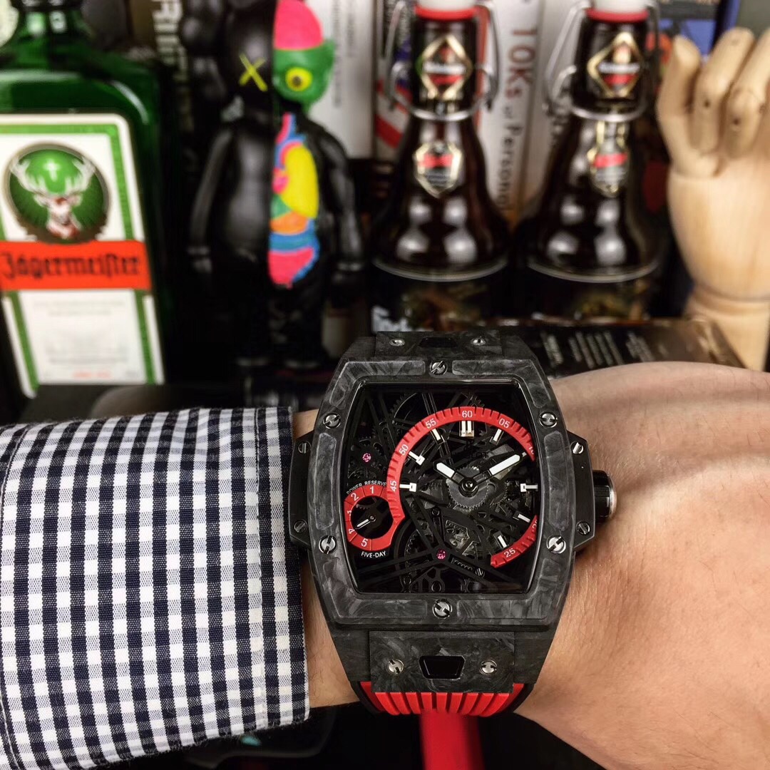 Hublot Soul Series Personalized Fashion Carbon Fiber Luminous Case Men’s Mechanical Watch Hublot Soul Series Personalized Fashion Carbon Fiber Luminous Case Men’s Mechanical Watch