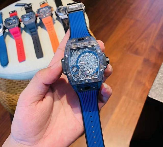 Hublot Soul Series Personalized Fashion Carbon Fiber Luminous Case Men’s Mechanical Watch Hublot Soul Series Personalized Fashion Carbon Fiber Luminous Case Men’s Mechanical Watch