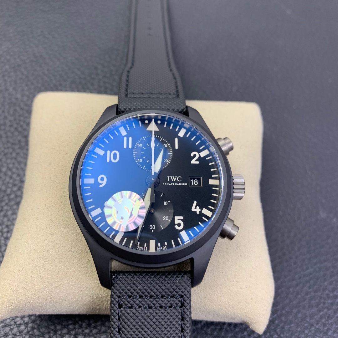 Universal Pilot 44 Series IW389002 Watch Universal Pilot 44 Series IW389002 Watch