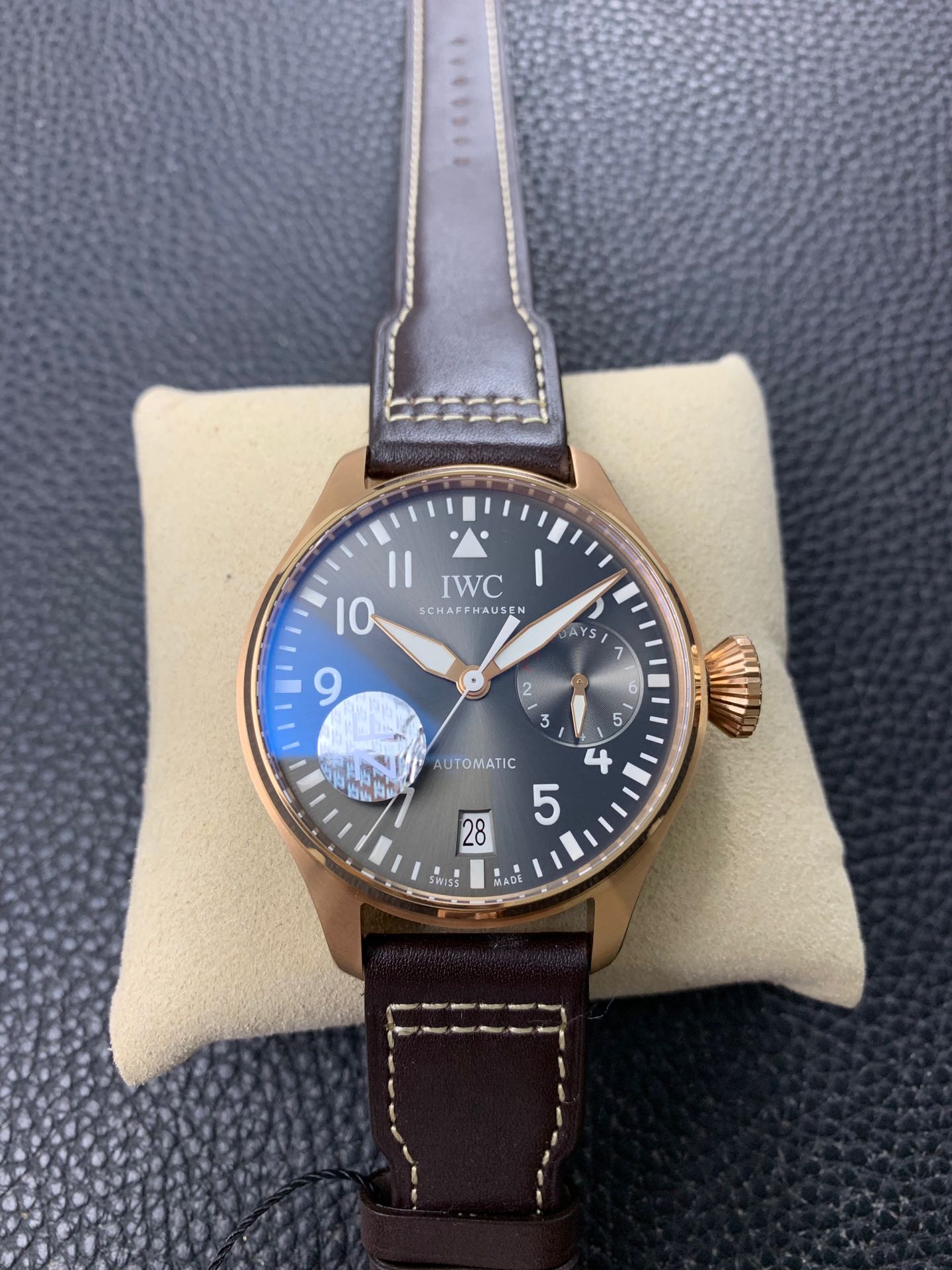 Universal Pilot 46 Series Mechanical Men’s Watch Universal Pilot 46 Series Mechanical Men’s Watch