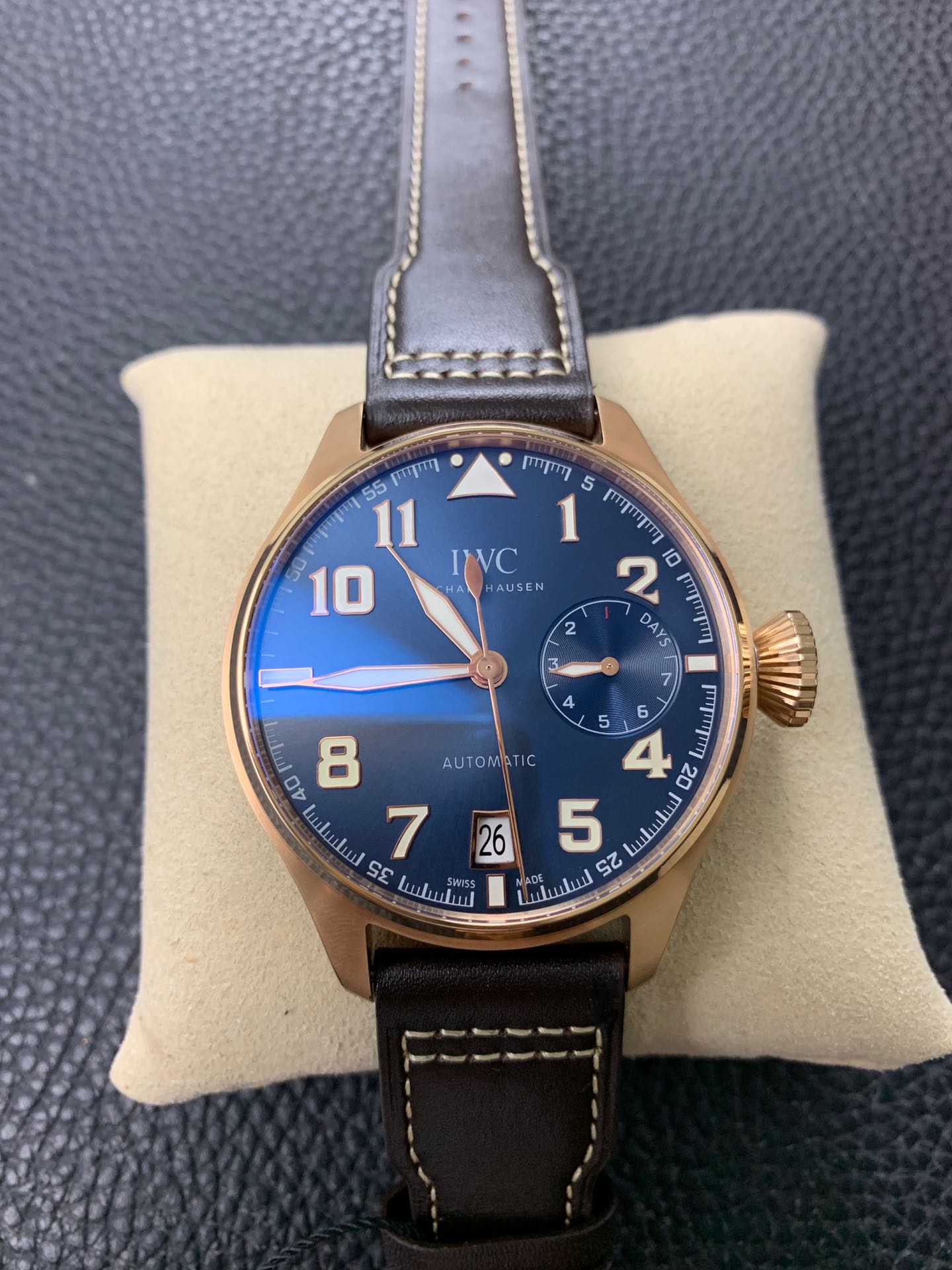 Universal Pilot 46 Series Mechanical Men’s Watch Universal Pilot 46 Series Mechanical Men’s Watch