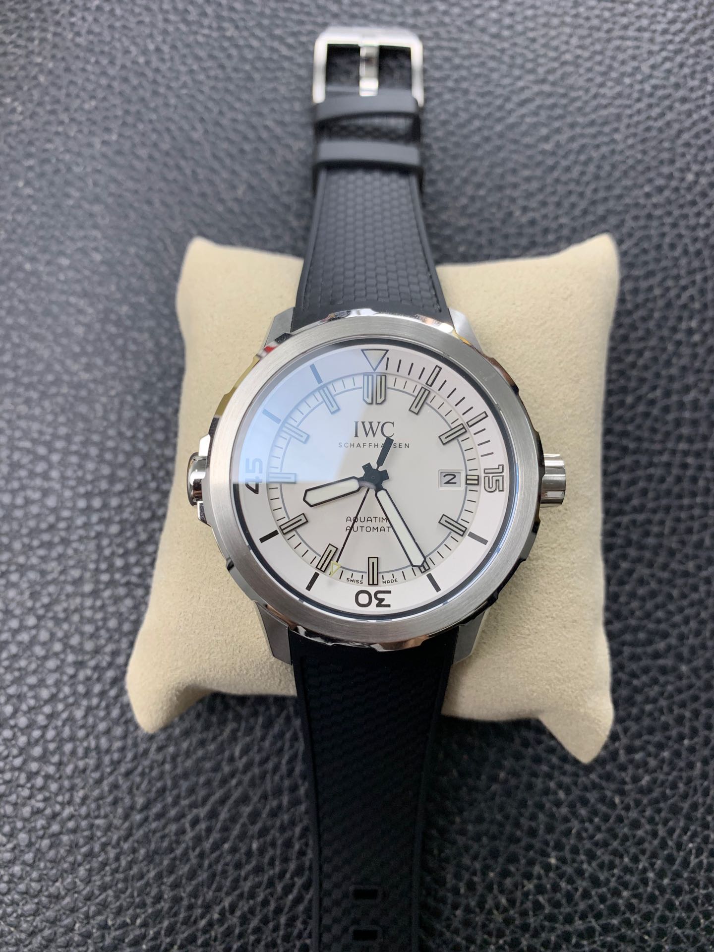 The classic color scheme of the 44 series of the Universal Ocean Chronometer The classic color scheme of the 44 series of the Universal Ocean Chronometer