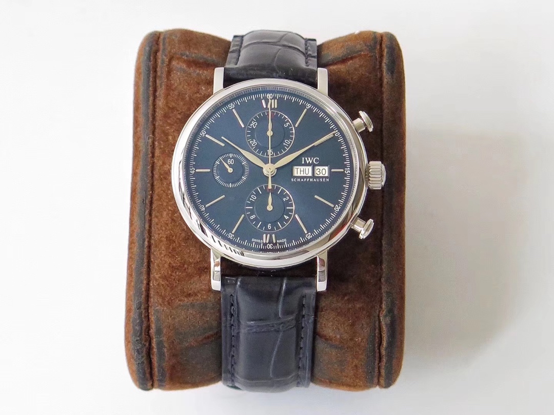Universal Watch Berto Fino 42 Series Universal Watch Berto Fino 42 Series