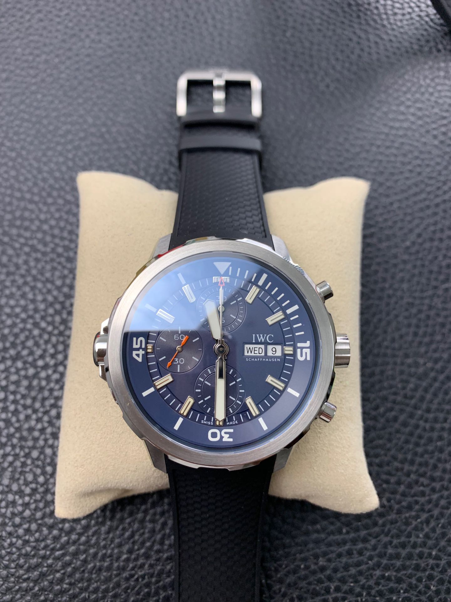 The classic color scheme of the 44 series IW376805 The classic color scheme of the 44 series IW376805