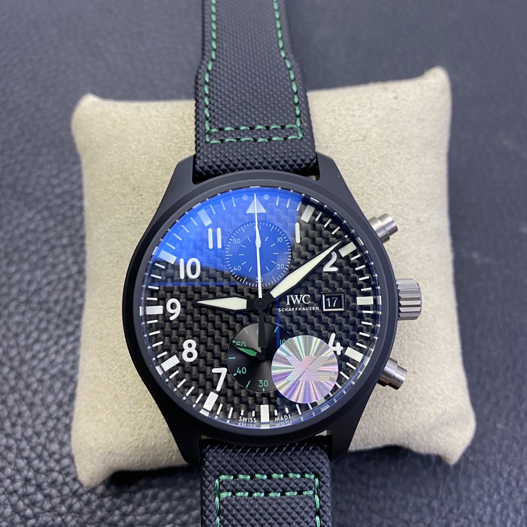 Universal Pilot 44 Series Watch Universal Pilot 44 Series Watch