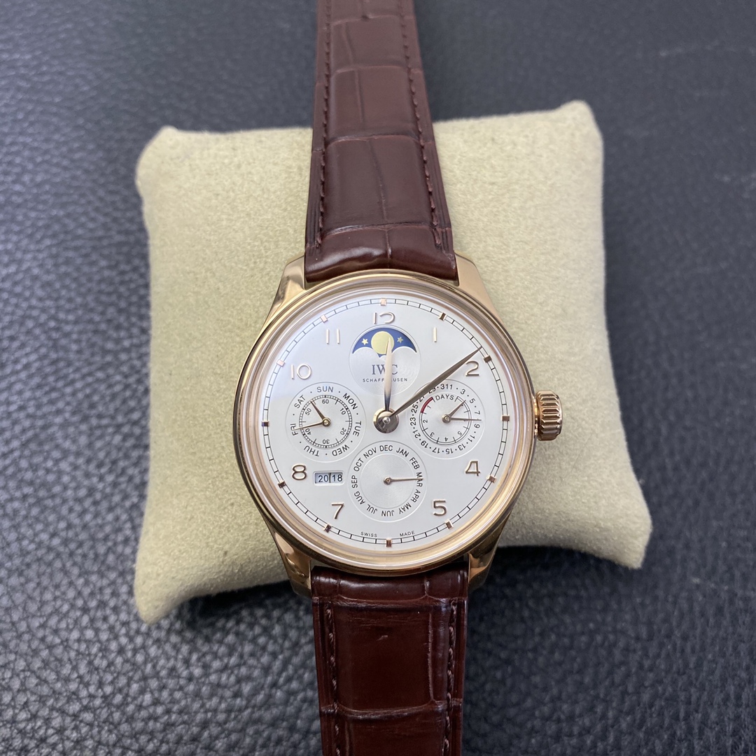 Universal Portugal 41 Series Classic Men’s Watch Universal Portugal 41 Series Classic Men’s Watch