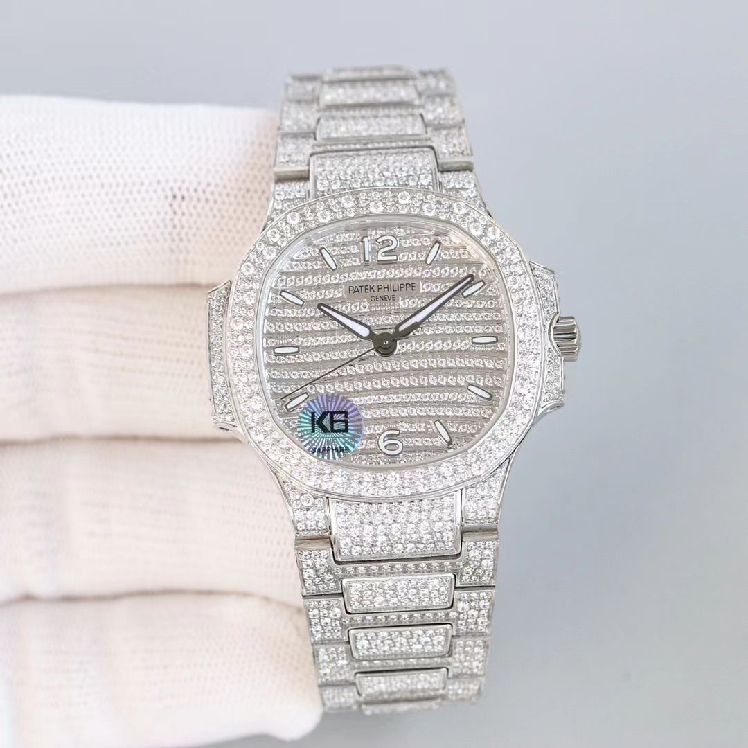 Patek Philippe 7118 Ladies’ Nautilus Patek Philippe 7118 Ladies’ Nautilus