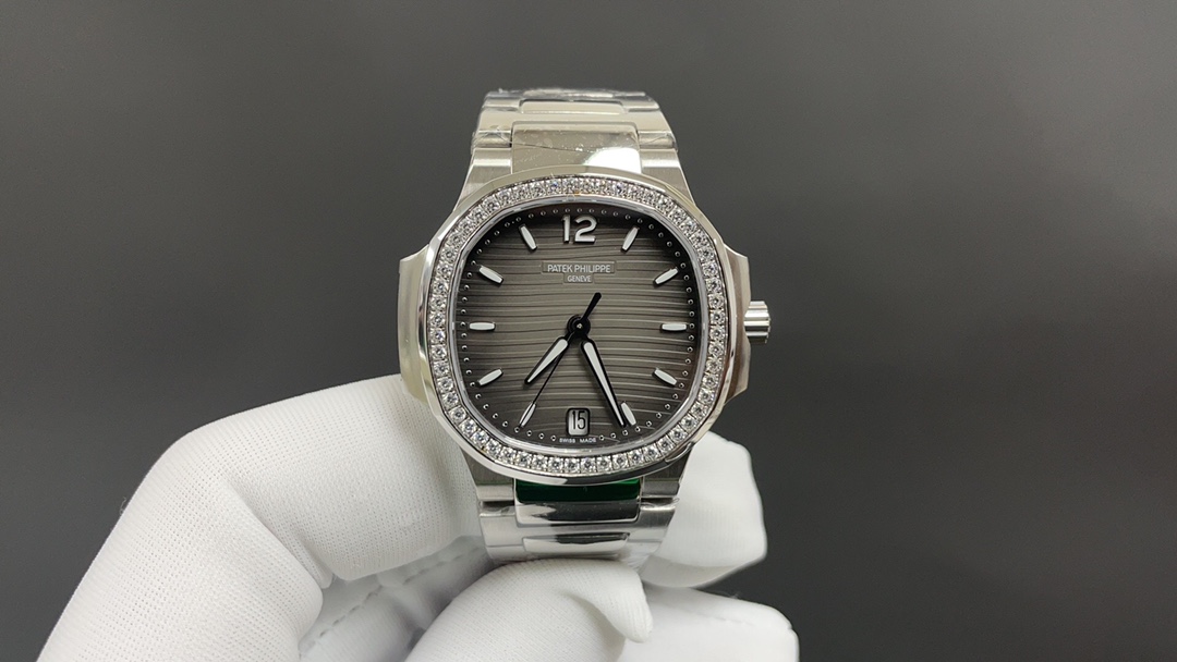 Patek Philippe Elegant and Sporty Nautilus Ladies PP7118 Watch Patek Philippe Elegant and Sporty Nautilus Ladies PP7118 Watch