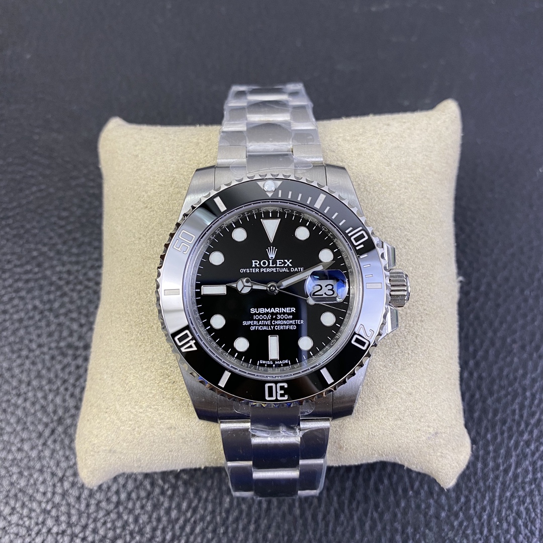 Rolex Submariner “Green Hulk” 40 Series, Collector’s Edition in Black and Green Rolex Submariner “Green Hulk” 40 Series, Collector’s Edition in Black and Green