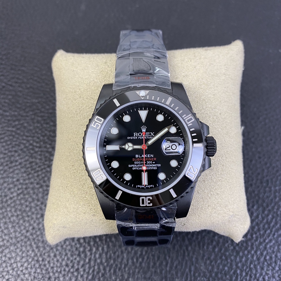 Rolex Submariner “Green Hulk” 40 Series, Collector’s Edition in Black and Green Rolex Submariner “Green Hulk” 40 Series, Collector’s Edition in Black and Green