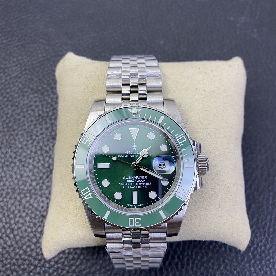 Rolex Submariner 40 Series, Green Submariner, Classic Five-Point Crown Edition Rolex Submariner 40 Series, Green Submariner, Classic Five-Point Crown Edition