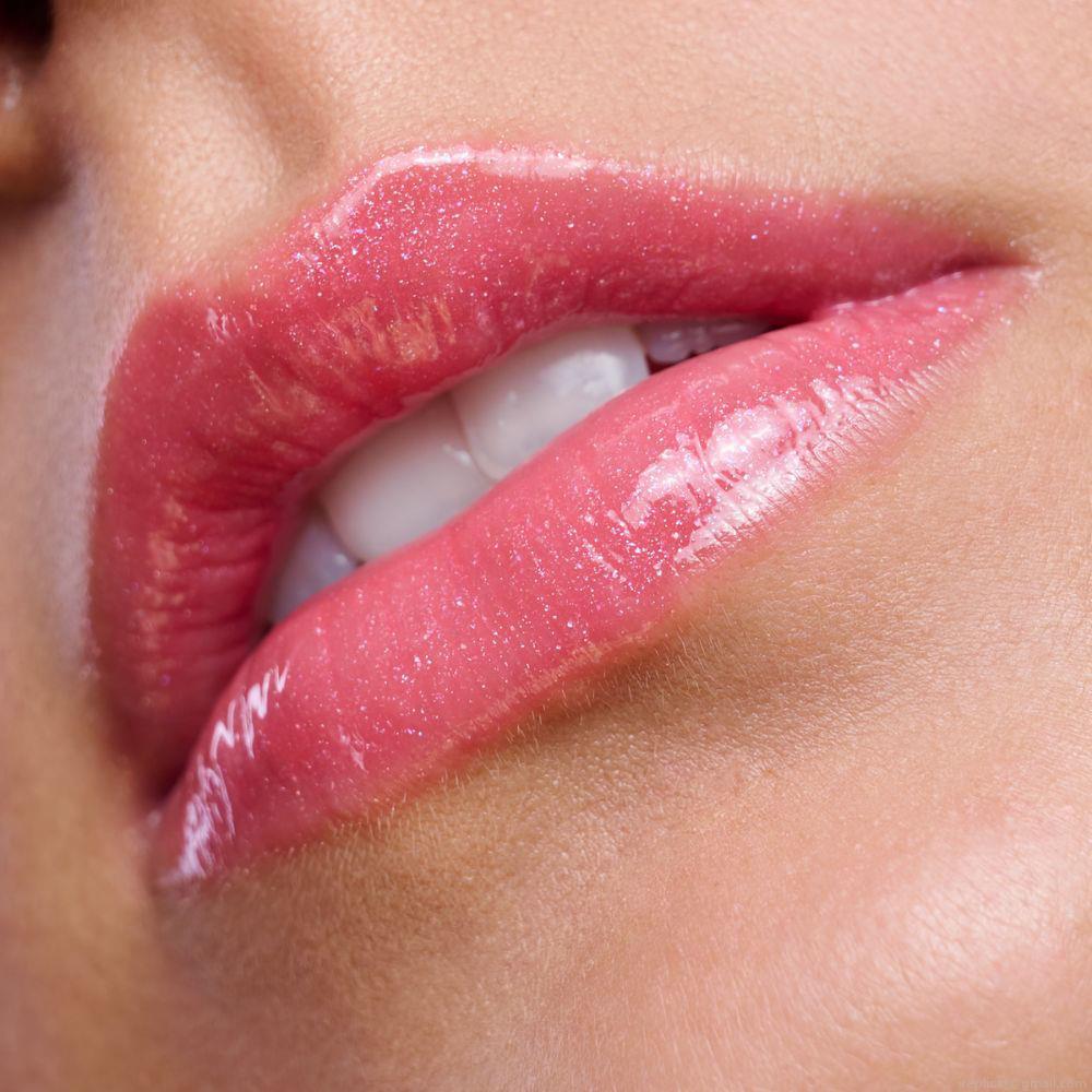 Gloss Labial Líquido Cintilante Essence Extreme Shine Volume 06 Candy Shop 5 ml Gloss Labial Líquido Cintilante Essence Extreme Shine Volume 06 Candy Shop 5 ml
