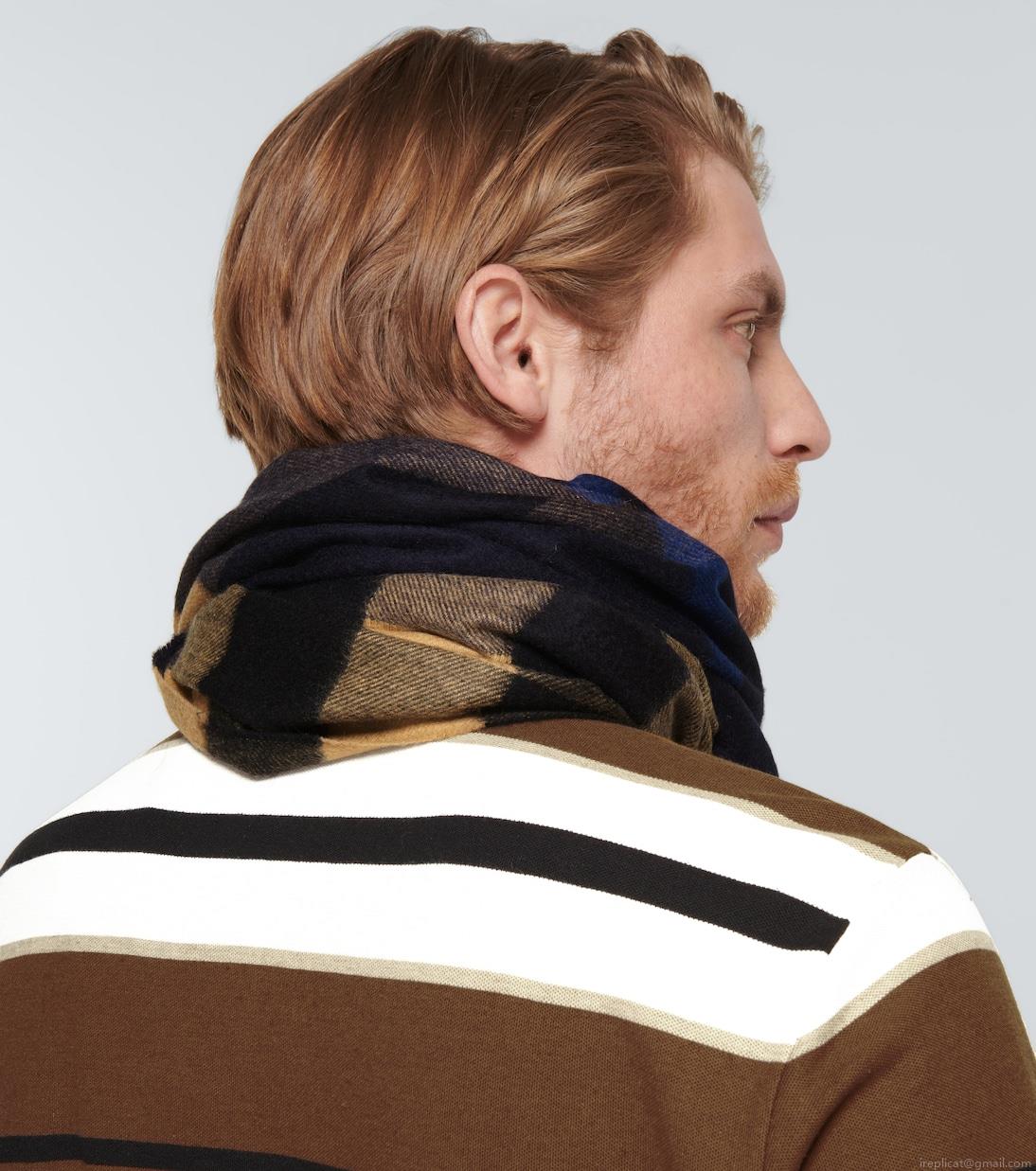 BurberryClassic cashmere scarf BurberryClassic cashmere scarf