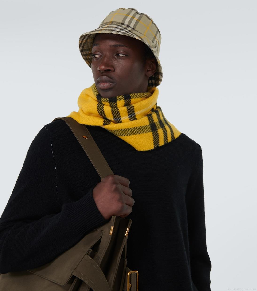 BurberryBurberry Check wool and cashmere scarf BurberryBurberry Check wool and cashmere scarf
