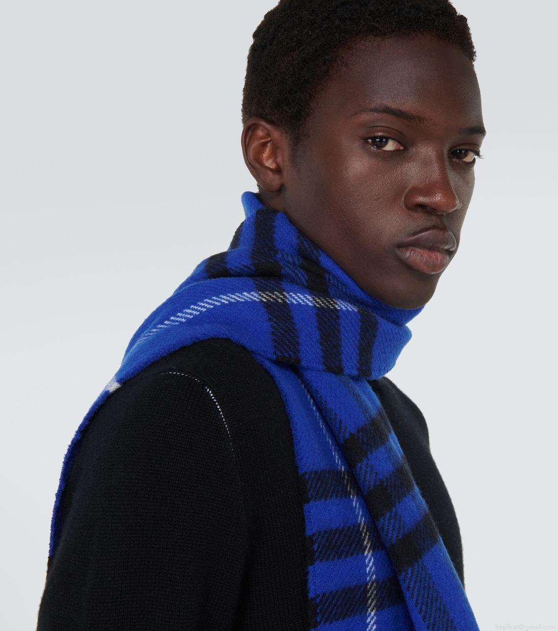 BurberryBurberry Check wool and cashmere scarf BurberryBurberry Check wool and cashmere scarf