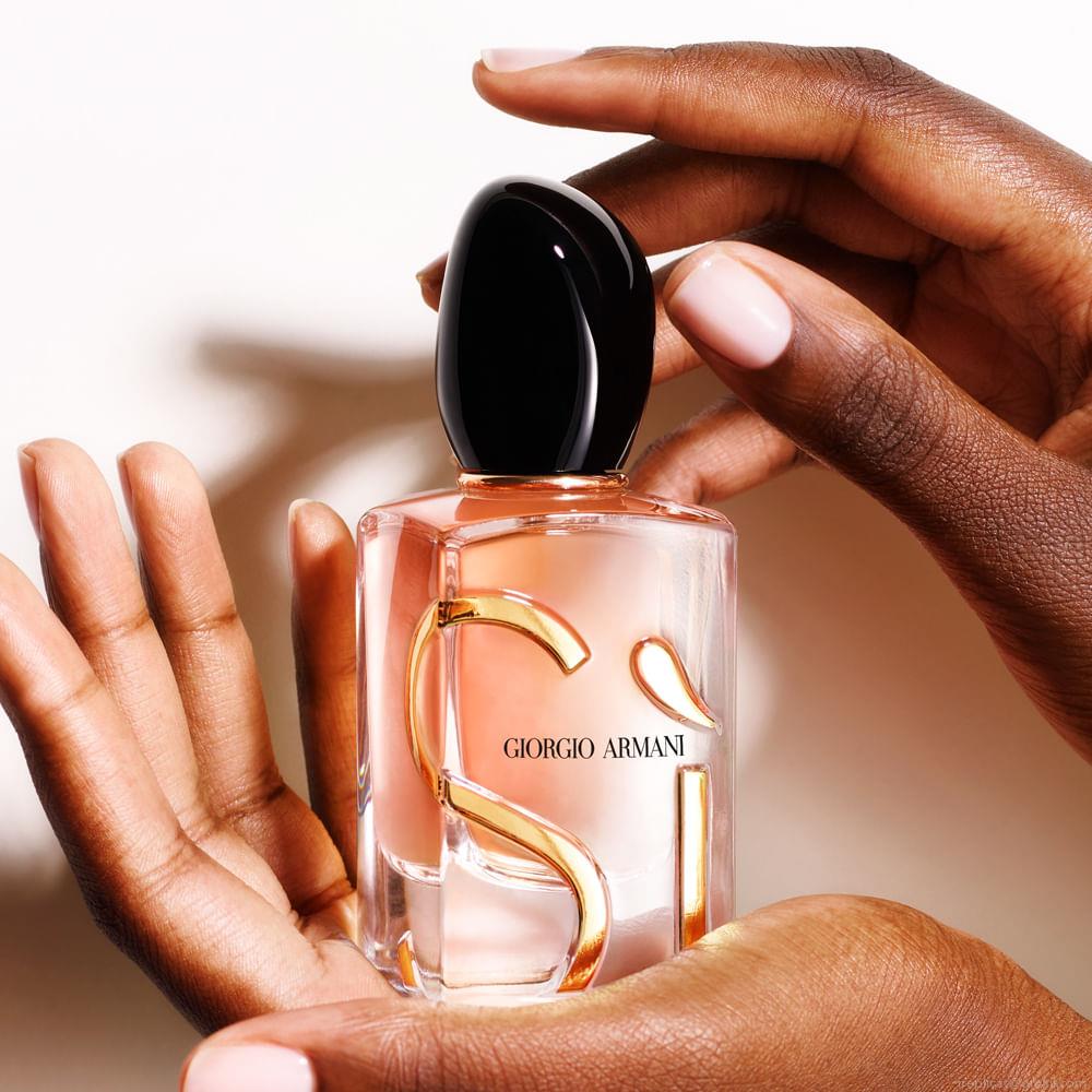 Perfume Giorgio Armani Sì Intense Eau de Parfum Feminino 30 ml Perfume Giorgio Armani Sì Intense Eau de Parfum Feminino 30 ml