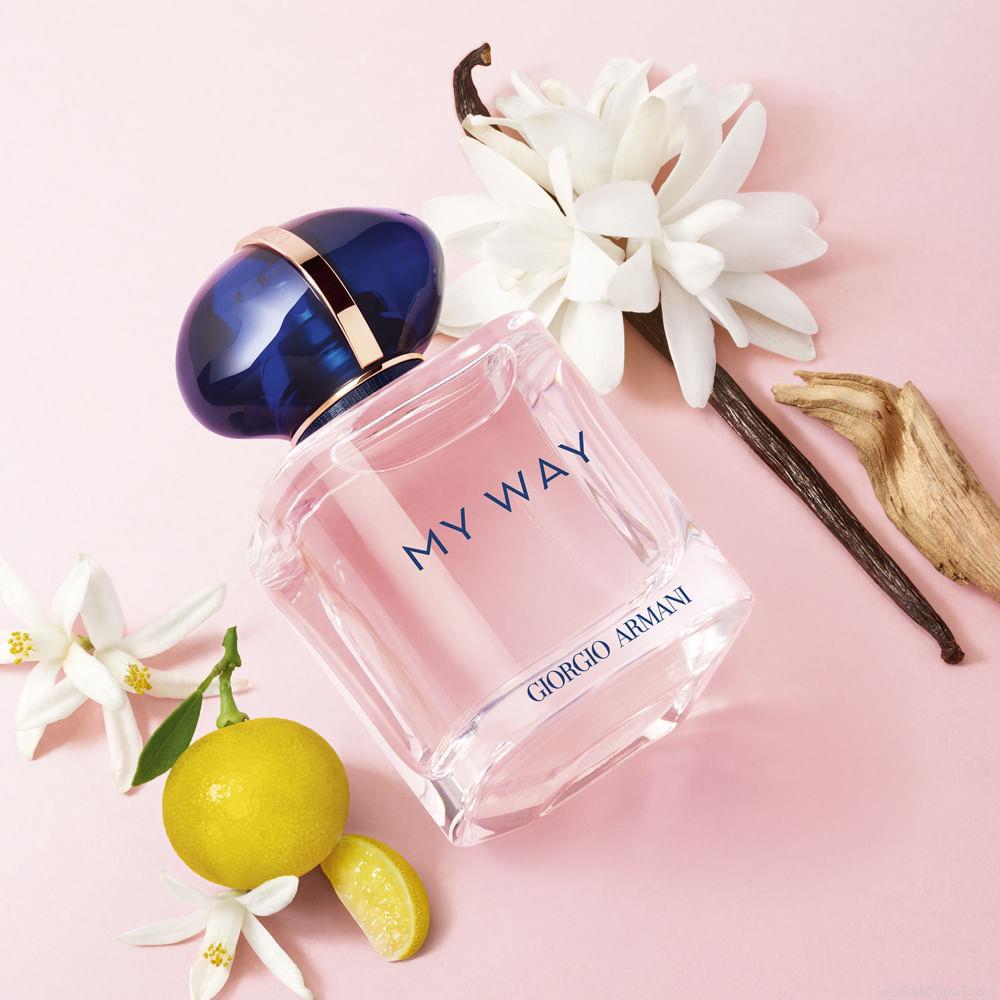 Kit Perfume Giorgio Armani My Way Eau de Parfum Feminino 90 ml + Miniatura 15 ml + Loção 50 ml Kit Perfume Giorgio Armani My Way Eau de Parfum Feminino 90 ml + Miniatura 15 ml + Loção 50 ml