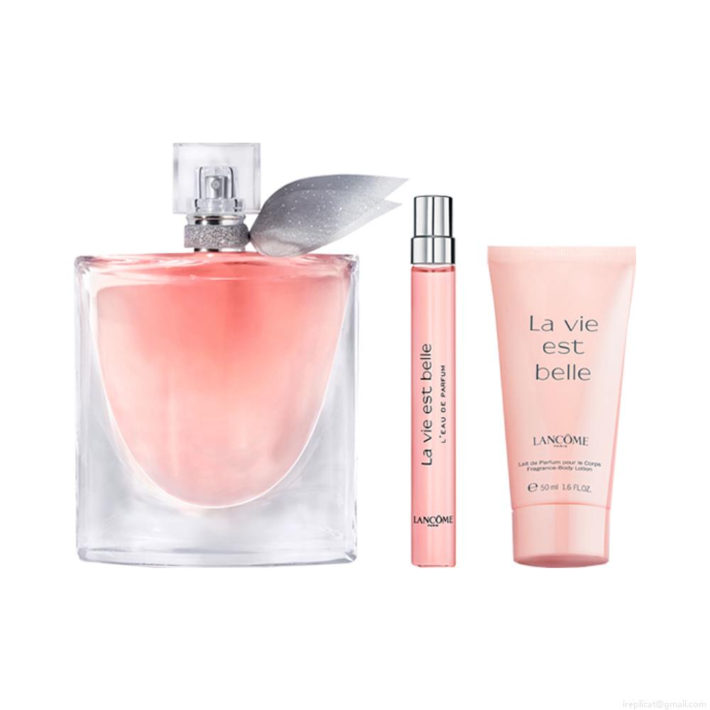 Kit Perfume Lancôme La Vi Est Belle Eau de Parfum Feminino 100 ml + Miniatura 10 ml + Loção 50 ml Kit Perfume Lancôme La Vi Est Belle Eau de Parfum Feminino 100 ml + Miniatura 10 ml + Loção 50 ml