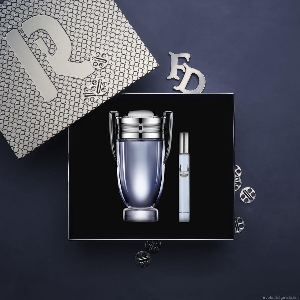 Kit Perfume Paco Rabanne Invictus Masculino Eau de Toilette 200 ml + Miniatura 10 ml Kit Perfume Paco Rabanne Invictus Masculino Eau de Toilette 200 ml + Miniatura 10 ml