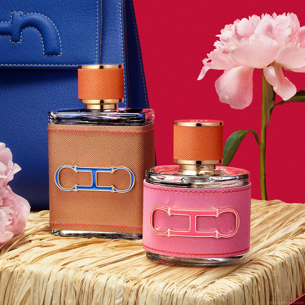 Kit Perfume Carolina Herrera Ch Insignia Leather Feminino Eau de Parfum 100 ml + Creme Corporal 100 ml + Miniatura 10 ml Kit Perfume Carolina Herrera Ch Insignia Leather Feminino Eau de Parfum 100 ml + Creme Corporal 100 ml + Miniatura 10 ml