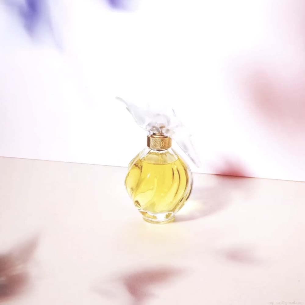 Perfume Nina Ricci L'Air Du Temps Feminino Eau de Toilette 30 ml Perfume Nina Ricci L'Air Du Temps Feminino Eau de Toilette 30 ml
