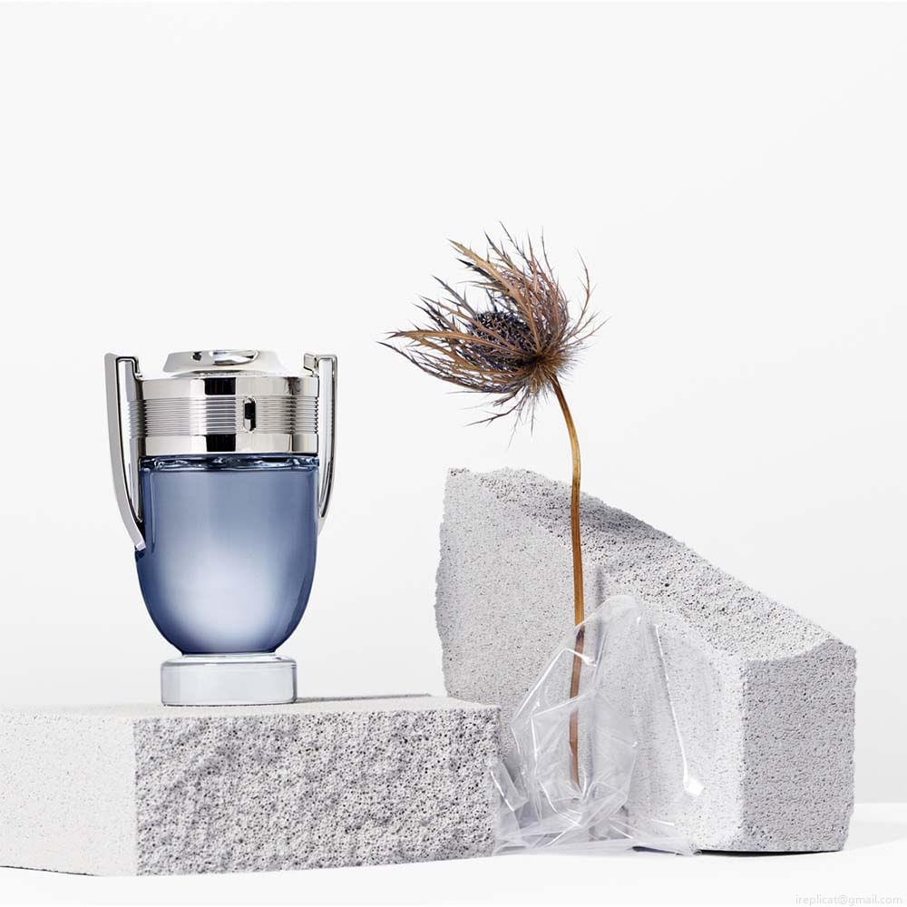 Perfume Paco Rabanne Invictus Masculino Eau de Toilette 50 ml Perfume Paco Rabanne Invictus Masculino Eau de Toilette 50 ml