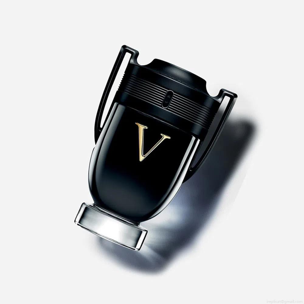 Kit Perfume Paco Rabanne Invictus Victory Masculino Eau de Parfum 100 ml + Gel de Banho 100 ml Kit Perfume Paco Rabanne Invictus Victory Masculino Eau de Parfum 100 ml + Gel de Banho 100 ml