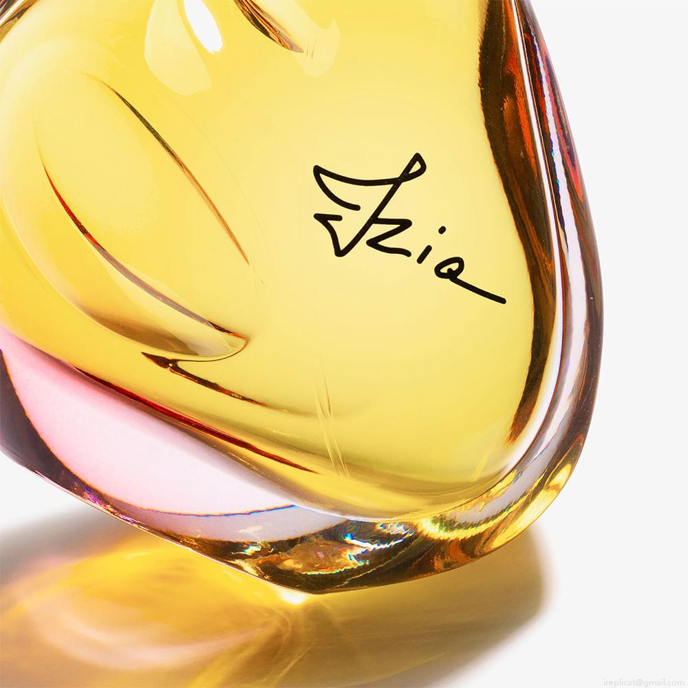 Perfume Sisley Izia Feminino Eau de Parfum 30 ml Perfume Sisley Izia Feminino Eau de Parfum 30 ml