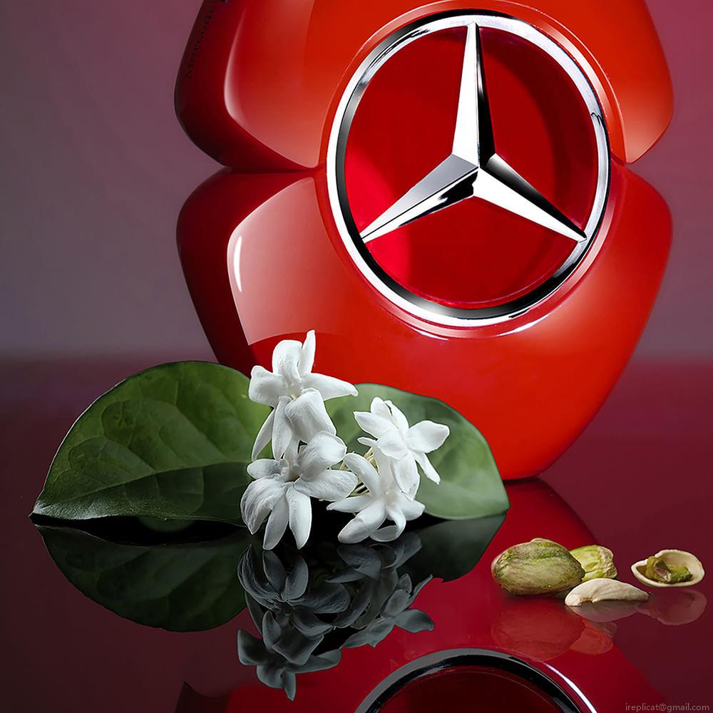 Perfume Mercedes Benz Woman In Red Feminino Eau de Parfum 60 ml Perfume Mercedes Benz Woman In Red Feminino Eau de Parfum 60 ml
