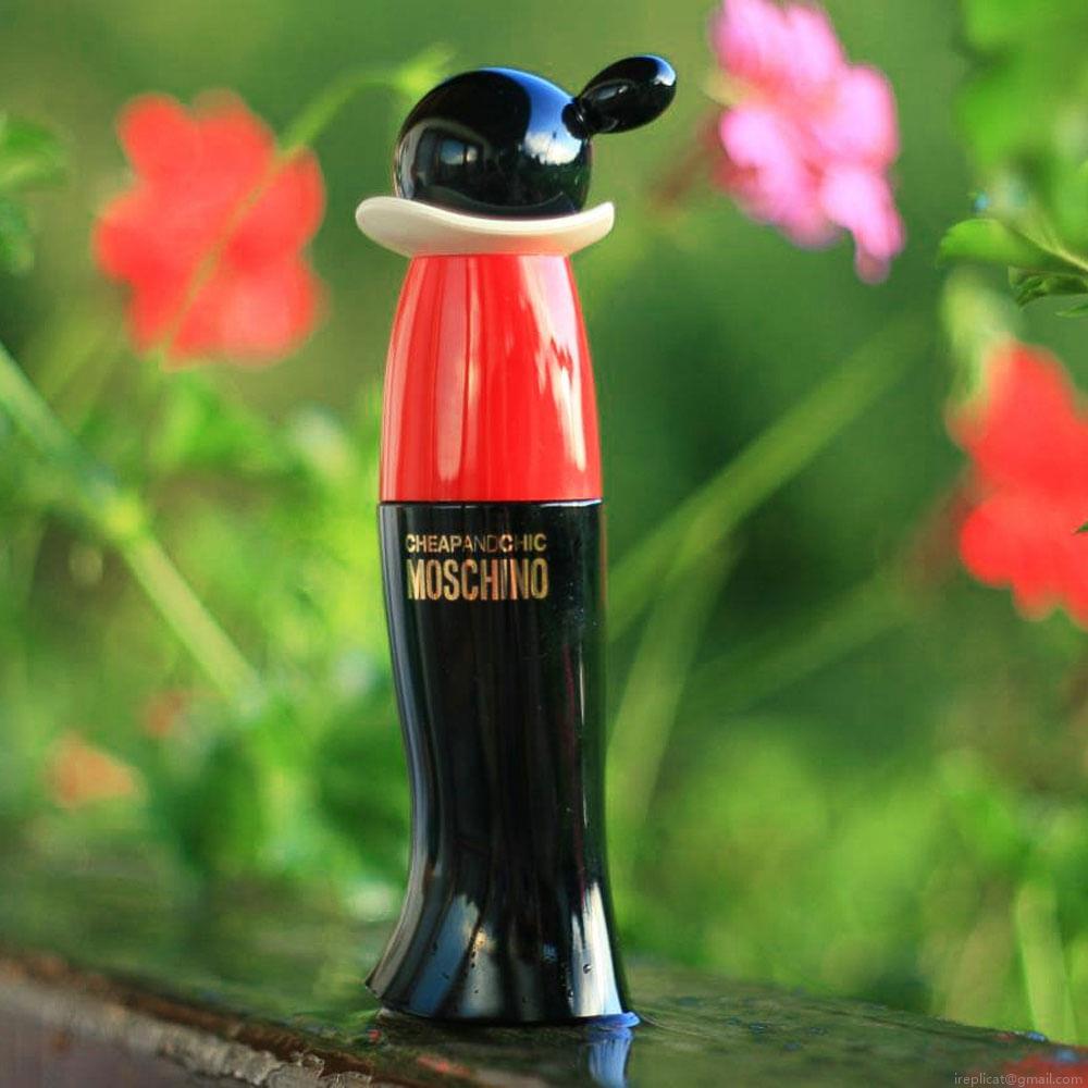Perfume Moschino Cheap & Chic Feminino Eau de Toilette 30 ml Perfume Moschino Cheap & Chic Feminino Eau de Toilette 30 ml