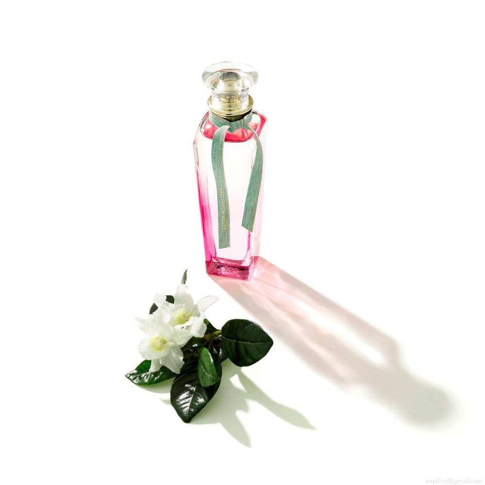 Perfume Adolfo Dominguez Água Fresca Gardenia Musk Feminino Eau de Toilette 120 ml Perfume Adolfo Dominguez Água Fresca Gardenia Musk Feminino Eau de Toilette 120 ml
