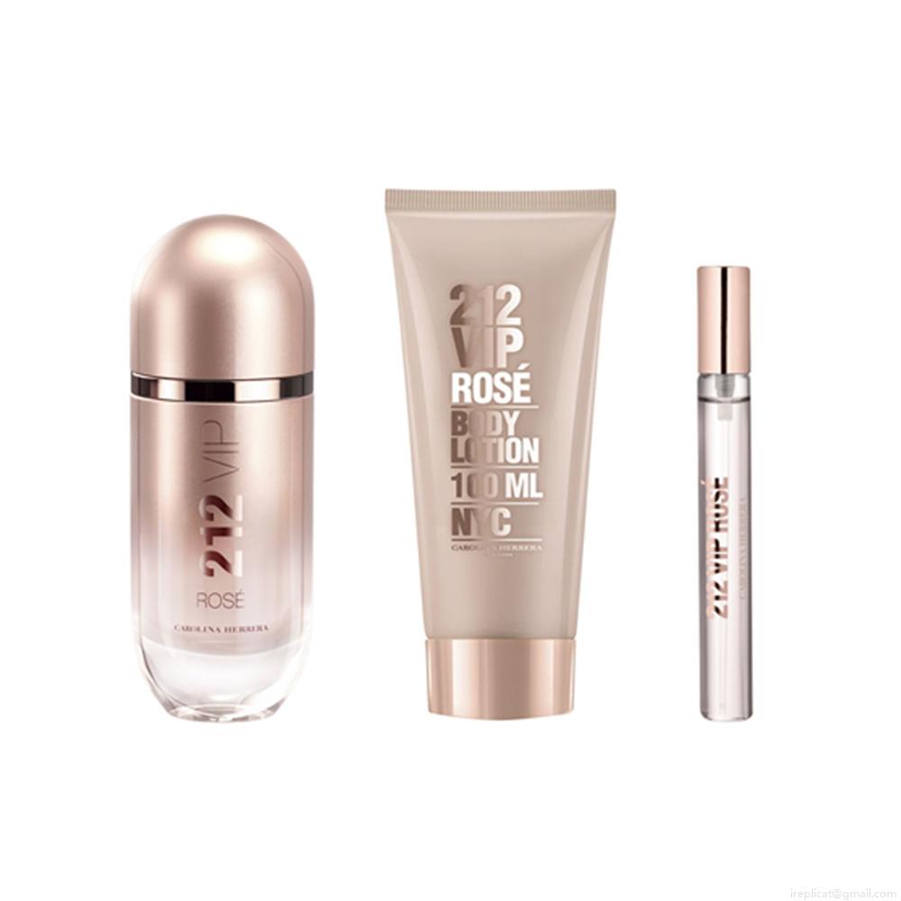 Kit Perfume Carolina Herrera 212 Vip Rosé Feminino Eau de Parfum 80 ml + Hidratante Corporal 100 ml + Miniatura Kit Perfume Carolina Herrera 212 Vip Rosé Feminino Eau de Parfum 80 ml + Hidratante Corporal 100 ml + Miniatura
