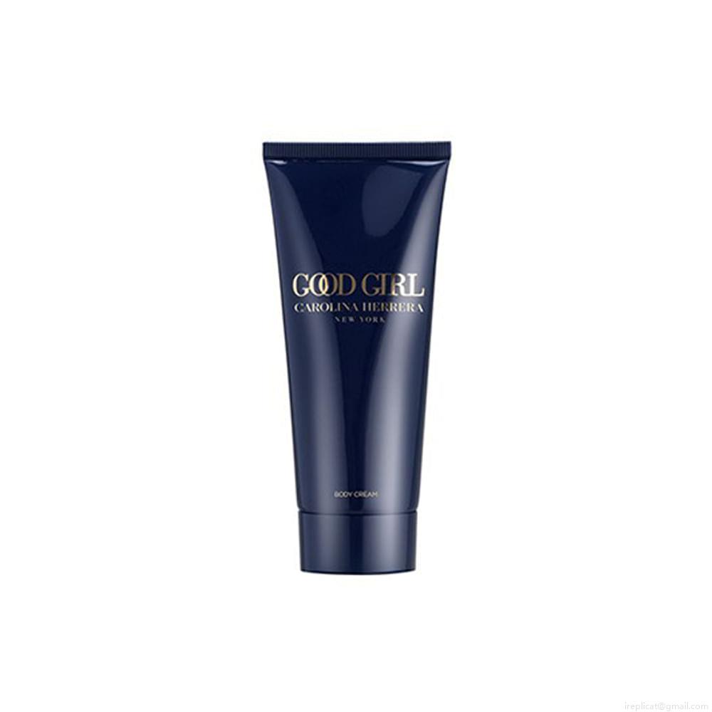 Kit Perfume Carolina Herrera Good Girl Feminino Eau de Parfum 80 ml + Hidratante Corporal 100 ml Kit Perfume Carolina Herrera Good Girl Feminino Eau de Parfum 80 ml + Hidratante Corporal 100 ml