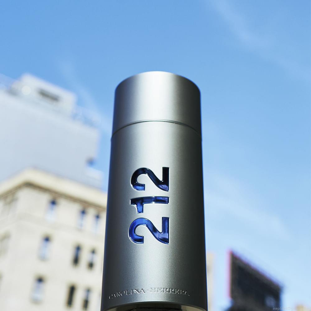 Kit Perfume Carolina Herrera 212 Men Masculino Eau de Toilette 100 ml + Gel Pós Barba 100 ml Kit Perfume Carolina Herrera 212 Men Masculino Eau de Toilette 100 ml + Gel Pós Barba 100 ml