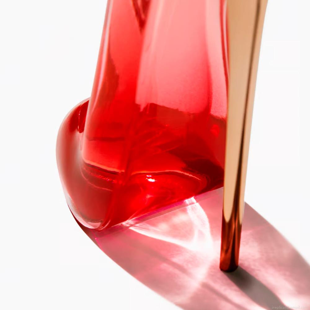 Perfume Carolina Herrera Very Good Girl Feminino Eau de Parfum 30 ml Perfume Carolina Herrera Very Good Girl Feminino Eau de Parfum 30 ml