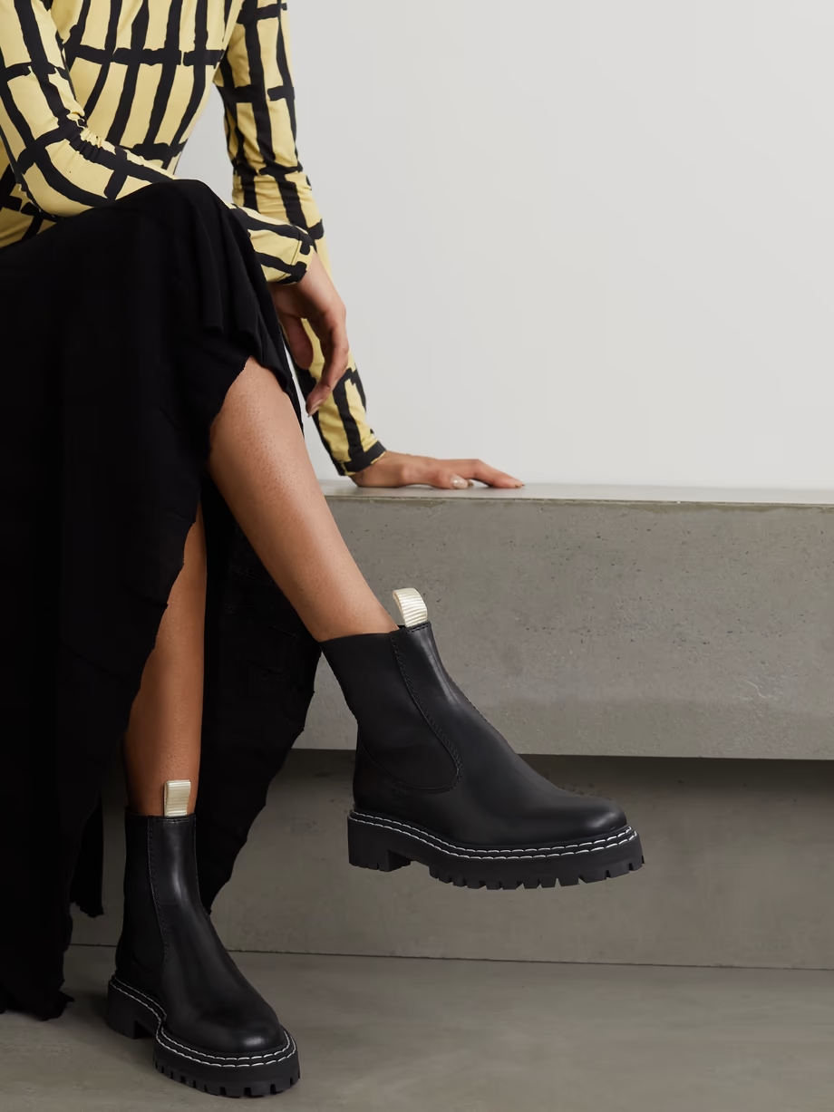 Topstitched leather Chelsea boots Topstitched leather Chelsea boots