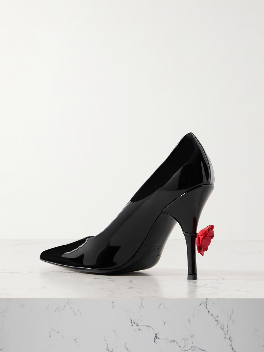 Appliquéd patent-leather pumps Appliquéd patent-leather pumps