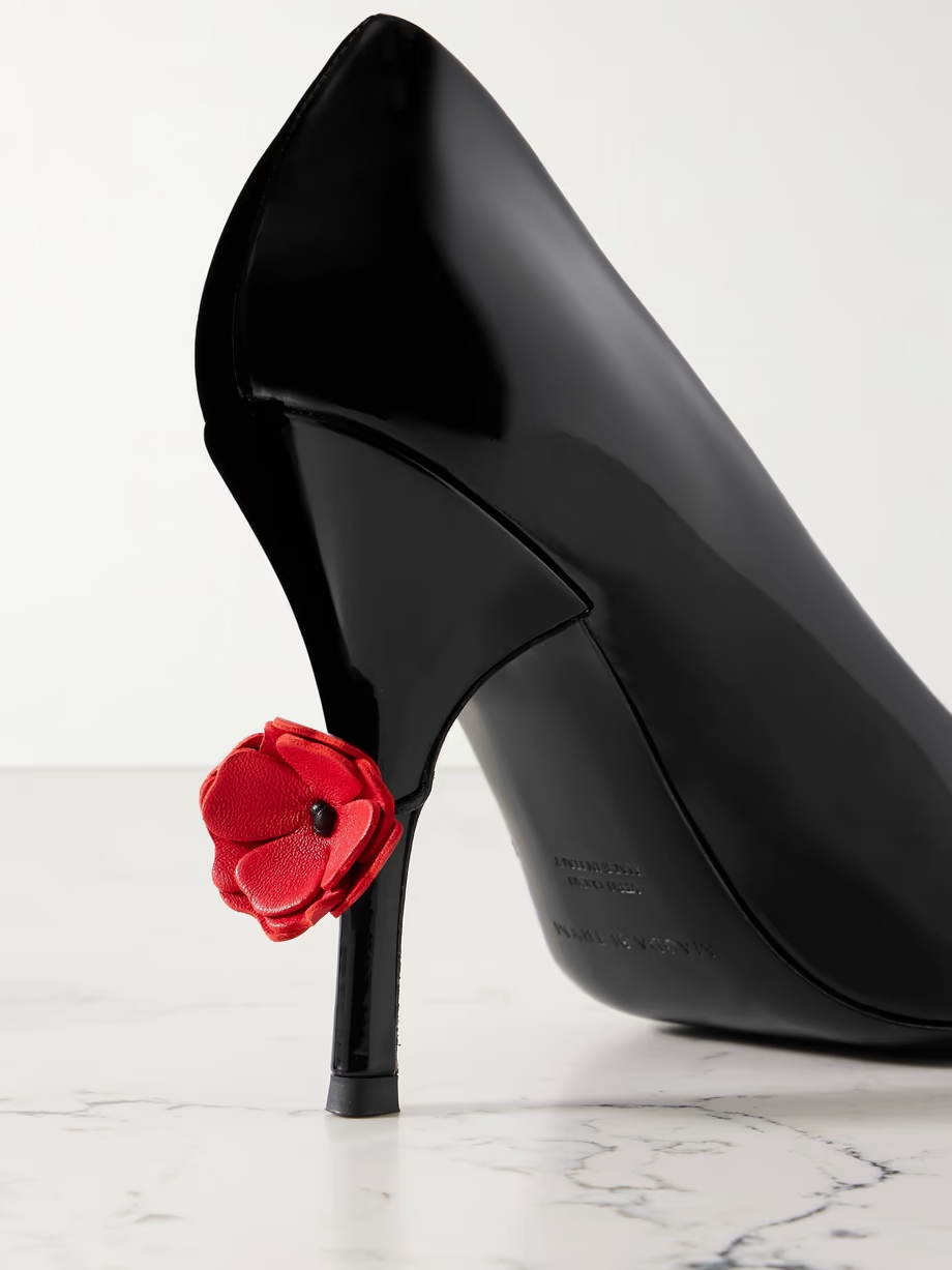 Appliquéd patent-leather pumps Appliquéd patent-leather pumps