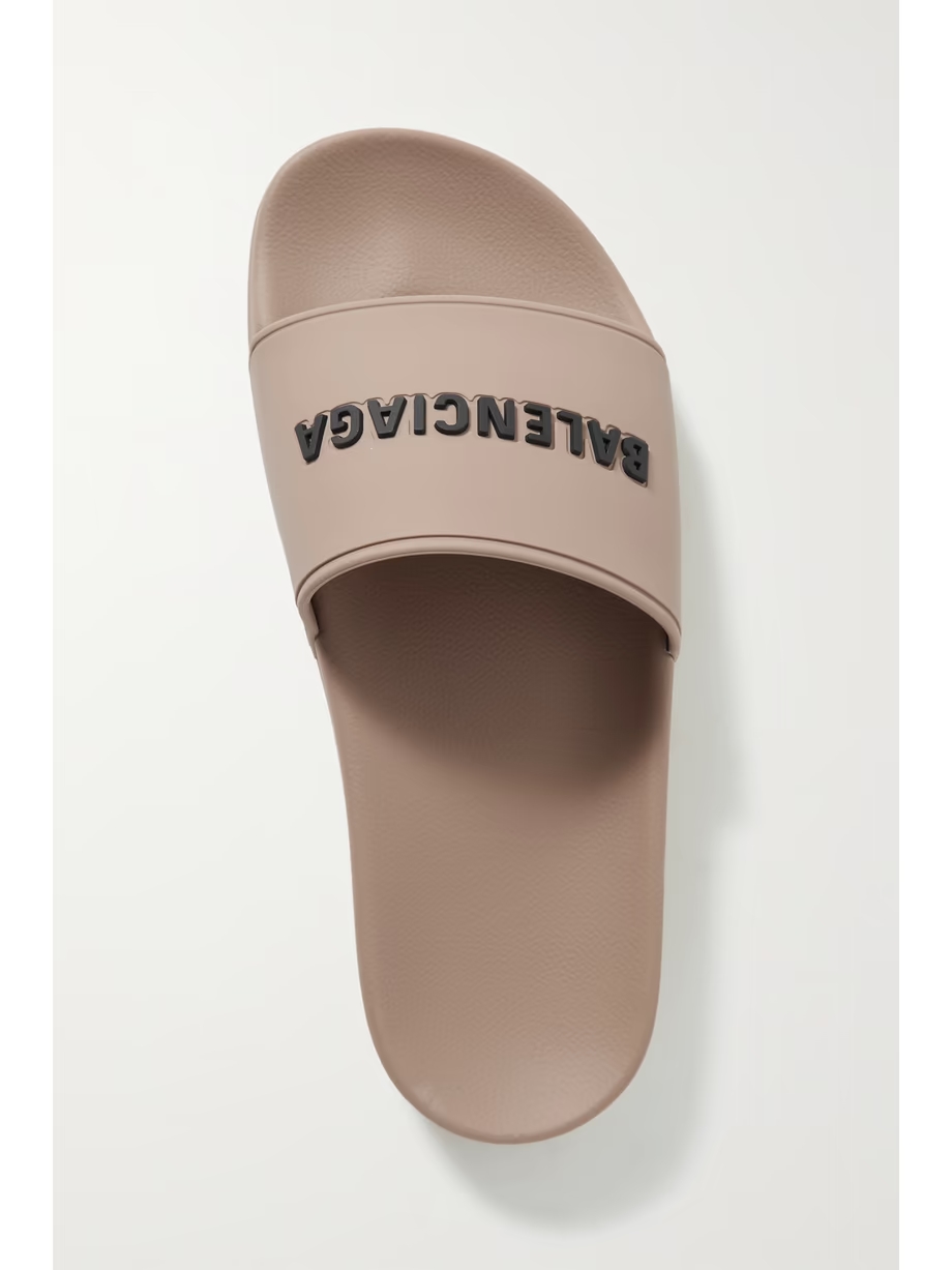 Piscine logo-embossed rubber slides Piscine logo-embossed rubber slides