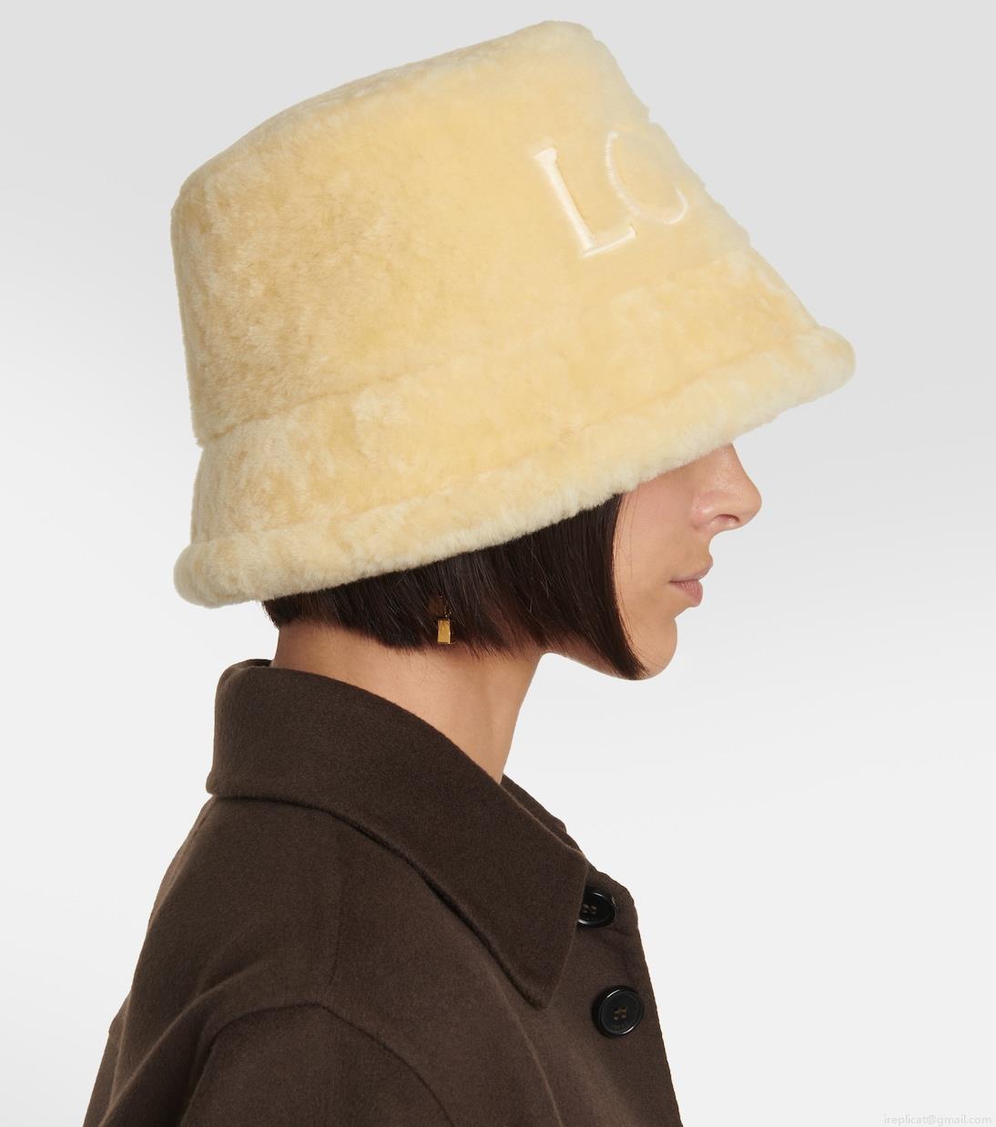 LoeweLogo shearling bucket hat LoeweLogo shearling bucket hat