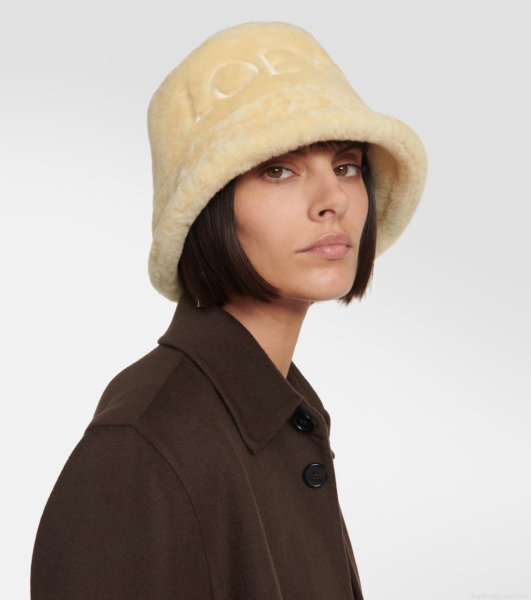 LoeweLogo shearling bucket hat LoeweLogo shearling bucket hat