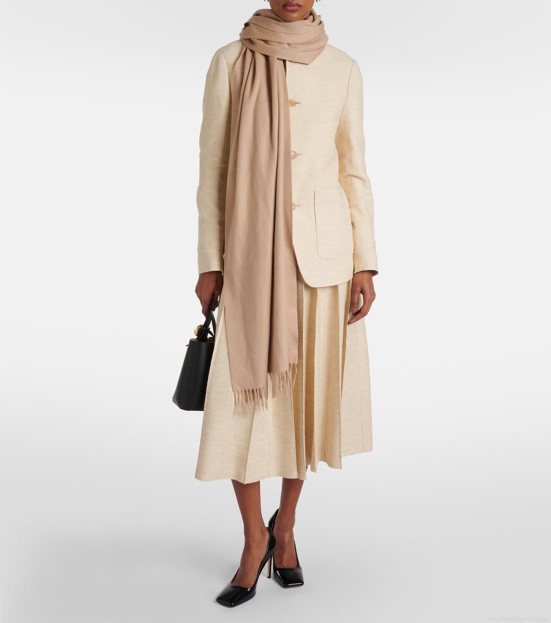 Loro PianaGrande Unita cashmere scarf Loro PianaGrande Unita cashmere scarf