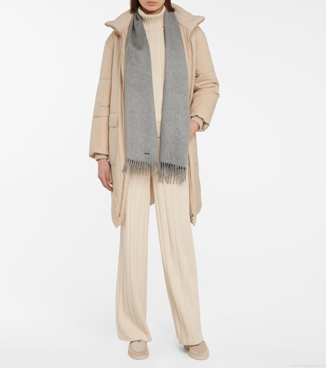 Loro PianaGrande Unita cashmere scarf Loro PianaGrande Unita cashmere scarf