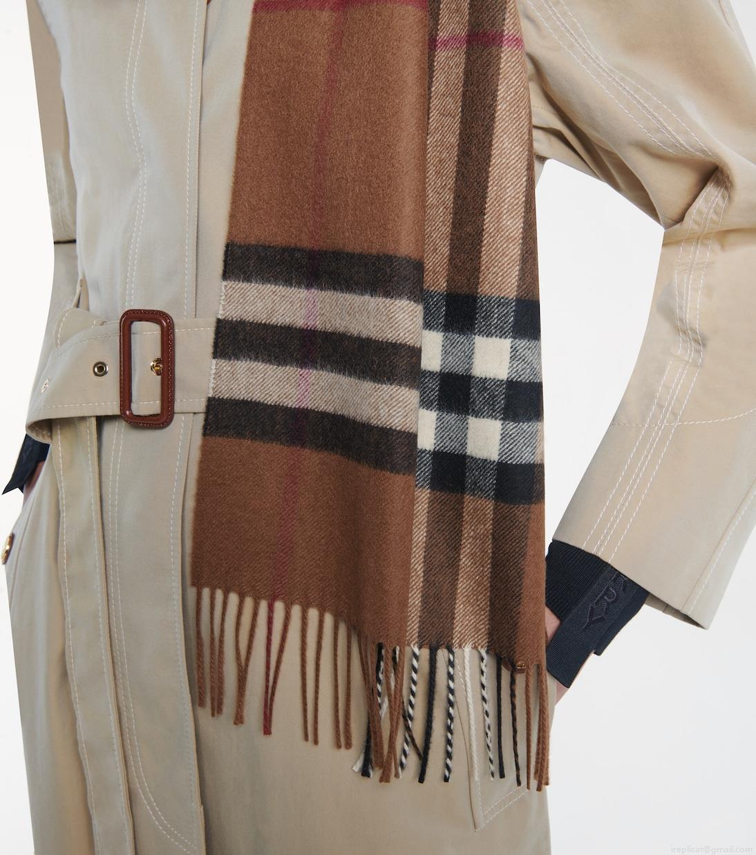 BurberryGiant Check cashmere scarf BurberryGiant Check cashmere scarf