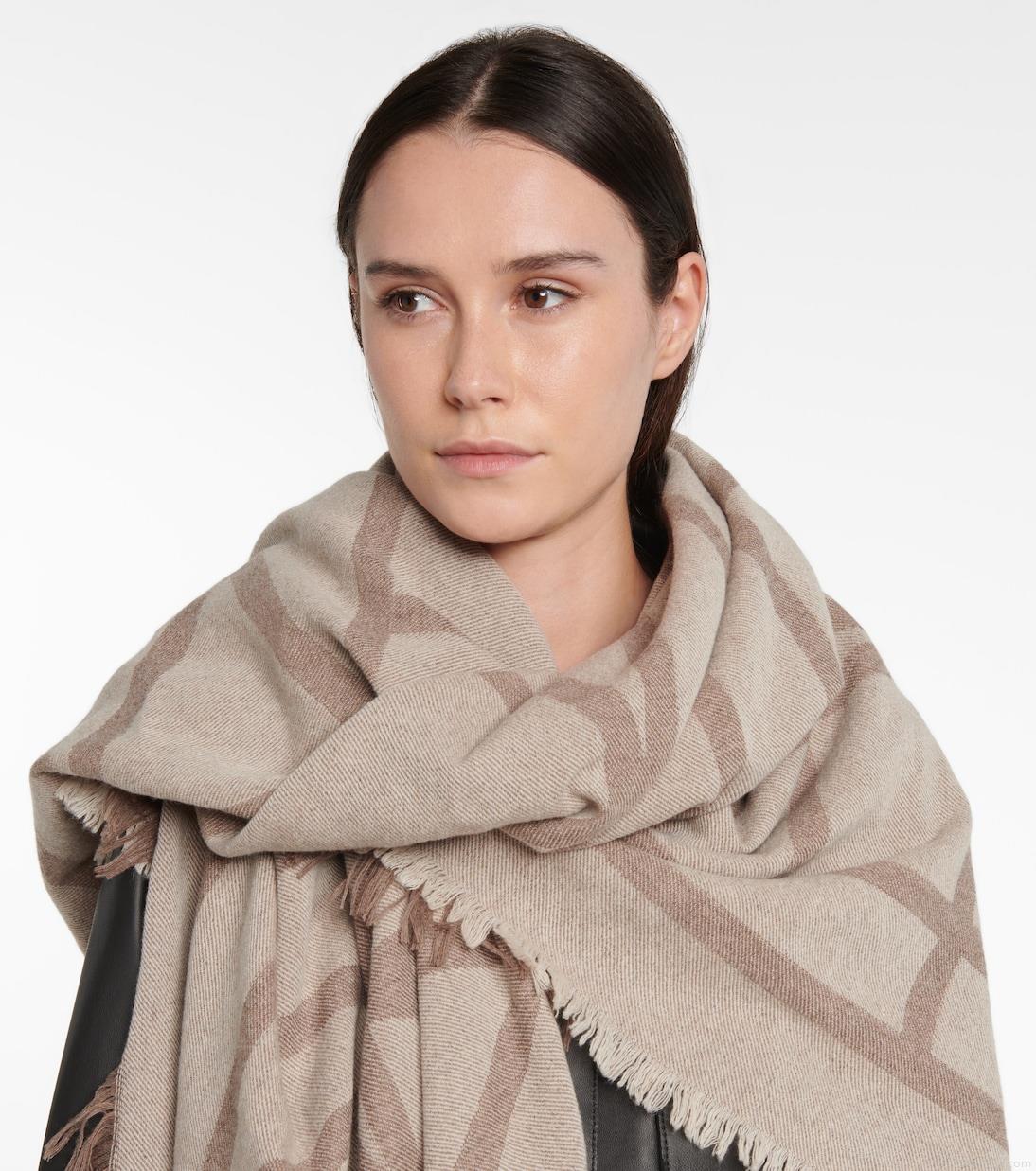 TotemeLogo wool and cashmere scarf TotemeLogo wool and cashmere scarf
