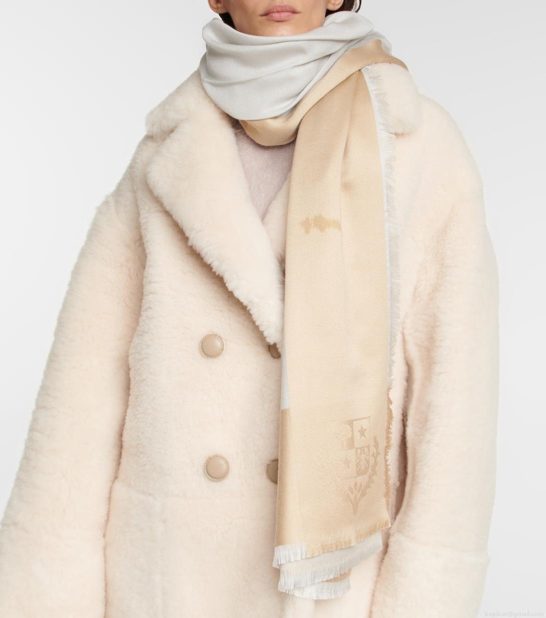 Loro PianaCashmere and silk jacquard scarf Loro PianaCashmere and silk jacquard scarf