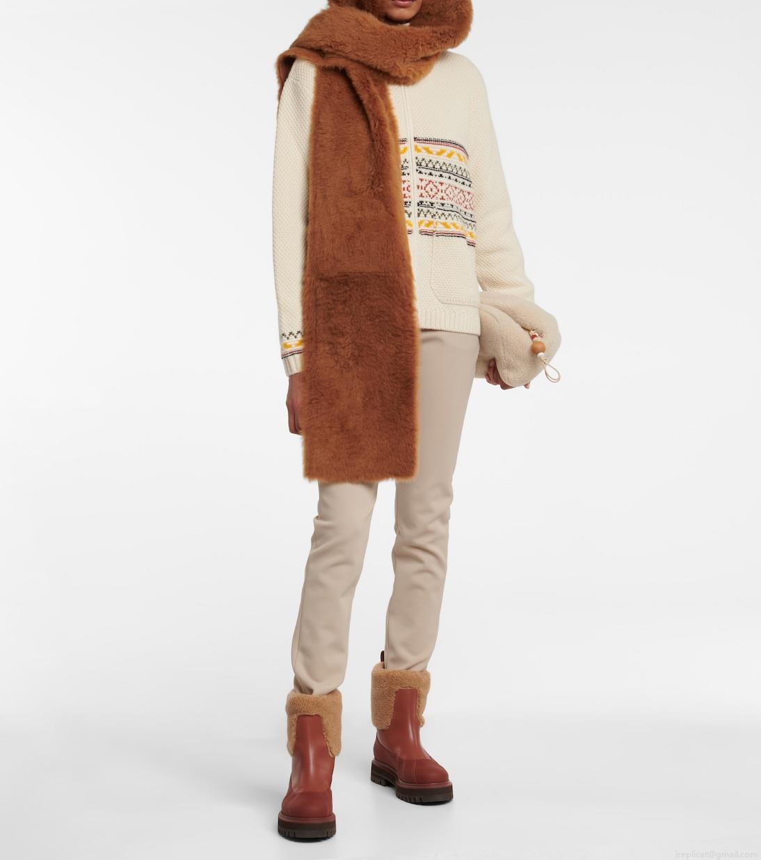 Loro PianaHooded shearling scarf Loro PianaHooded shearling scarf